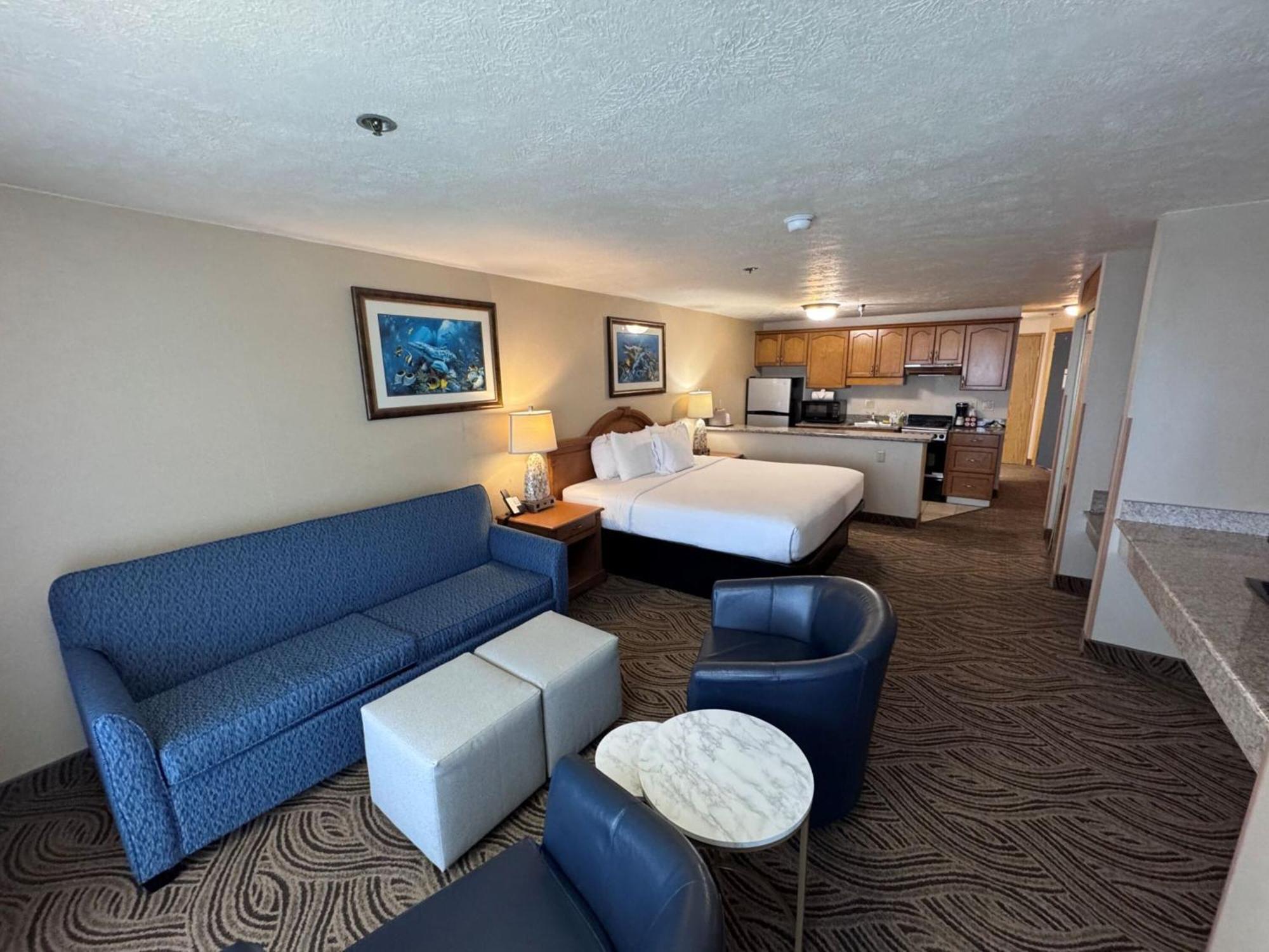 Promenade & Oceanfront Hotel