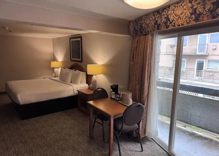 Promenade Inn & Suites Oceanfront